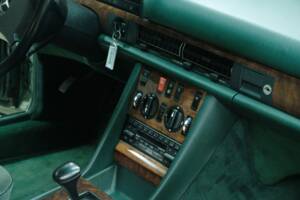Bild 40/50 von Mercedes-Benz 500 SEC (1988)