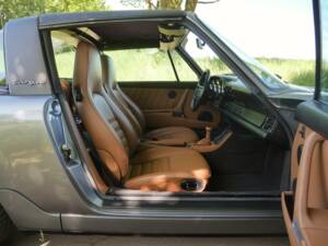 Image 17/42 of Porsche 911 Carrera 2 (1900)