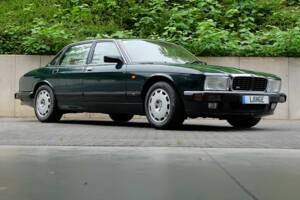 Image 3/77 de Jaguar XJ 40 (XJ-R) (1993)