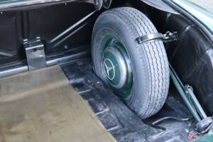 Image 35/50 of Mercedes-Benz 180 D (1958)