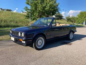 Image 12/23 of BMW 320i (1989)