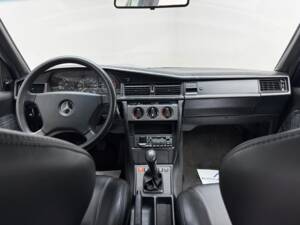 Image 12/21 of Mercedes-Benz 190 E 2.5-16 (1993)