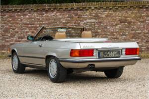 Image 2/50 de Mercedes-Benz 560 SL (1988)