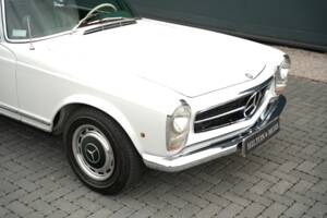 Image 27/50 de Mercedes-Benz 280 SL (1968)