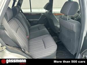 Image 14/15 of Mercedes-Benz 300 TD (1992)