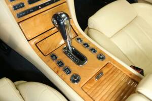 Image 20/49 of Bentley Azure (2006)
