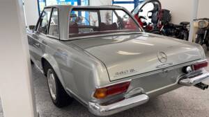 Image 7/24 of Mercedes-Benz 280 SL (1968)