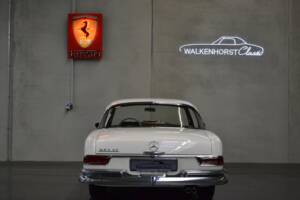 Image 41/61 de Mercedes-Benz 250 SE (1966)