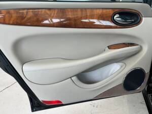 Image 43/50 of Jaguar XJ 8 Sovereign (2000)
