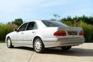 Image 7/50 of Mercedes-Benz E 430 (2000)