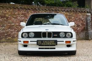 Image 14/50 of BMW M3 (1990)