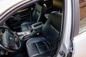 Image 29/31 of BMW 528i (1996)
