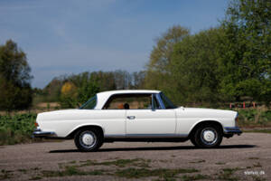 Image 15/38 of Mercedes-Benz 280 SE 3,5 (1970)