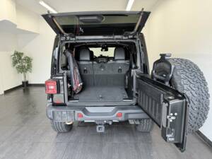 Bild 27/28 von Jeep Wrangler Rubicon 392 (2022)