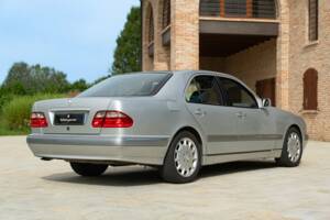 Image 6/50 of Mercedes-Benz E 430 (2000)
