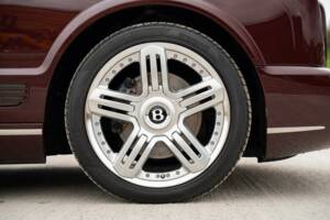 Image 17/50 of Bentley Brooklands (2008)