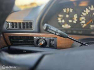 Image 32/50 de Mercedes-Benz 300 SE (1989)