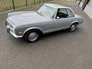 Image 11/36 of Mercedes-Benz 280 SL (1970)