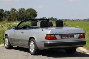 Image 11/39 of Mercedes-Benz 300 CE-24 (1992)