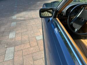 Image 18/50 of Mercedes-Benz 380 SL (1983)