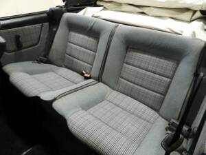 Imagen 9/15 de Volkswagen Golf Mk I Convertible 1.1 (1980)