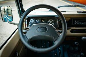 Bild 18/32 von Land Rover Defender 110 300Tdi (1997)