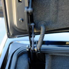 Image 166/171 of Mercedes-Benz E 220 (1994)