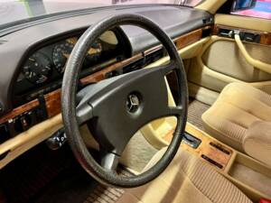 Image 12/30 of Mercedes-Benz 380 SE (1985)