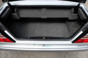 Image 57/69 of Mercedes-Benz E 320 (1994)