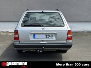 Image 7/15 of Mercedes-Benz 300 TD (1992)