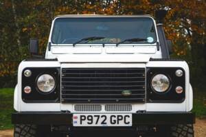 Image 32/50 of Land Rover Defender 90 (1997)