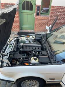 Bild 44/82 von BMW 525i (1993)