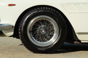 Afbeelding 24/50 van Ferrari 330 GT 2+2 (1964)