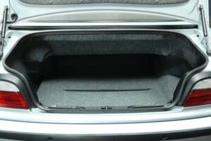 Immagine 34/50 di BMW 328i (1997)