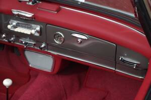 Image 48/50 of Mercedes-Benz 190 SL (1959)