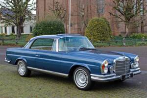 Image 3/27 de Mercedes-Benz 280 SE 3,5 (1971)