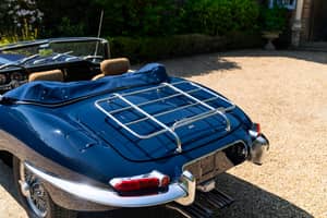 Image 22/86 de Jaguar E-Type (1967)