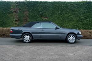 Bild 5/8 von Mercedes-Benz E 220 (1994)