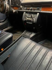 Image 16/32 of Mercedes-Benz 250 C (1972)