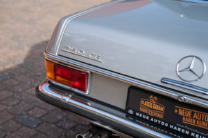 Image 15/40 of Mercedes-Benz 250 CE (1970)