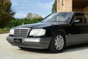 Obraz 9/48 pojazdu Mercedes-Benz 200 CE (1990)