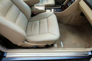 Image 22/63 of Mercedes-Benz 300 CE (1991)