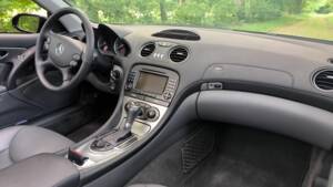 Imagen 26/58 de Mercedes-Benz SL 350 (2005)