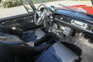Image 42/50 of Alfa Romeo 2600 Spider (1962)