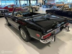 Image 8/19 of Mercedes-Benz 280 SL (1968)