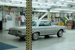 Image 12/50 of Mercedes-Benz 280 SE 3,5 (1970)