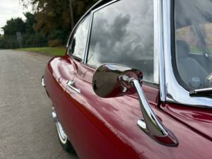 Immagine 23/29 di Jaguar E-Type (1970)