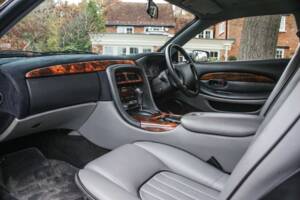 Image 20/34 of Aston Martin DB 7 (1999)