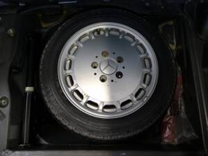 Image 22/49 of Mercedes-Benz 190 E 2.3-16 (1984)