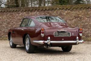 Image 2/50 de Aston Martin DB 5 Vantage (1965)